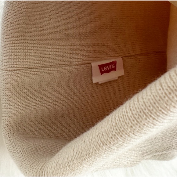 SOLD - Unisex Levi’s Leather Logo Patch Beanie - Picture 6 of 6